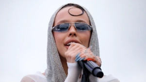 На фан-встрече Инстасамки случилась давка: «Вытаскивали из толпы через кассу» На фан-встрече Инстасамки случилась давка: «Вытаскивали из толпы через кассу»