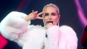 Певица Ханна отметила десятую годовщину свадьбы сумкой за 6 млн рублей