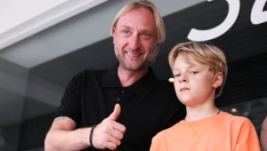 43-летний Плющенко хочет освоить рискованный элемент сальто на льду и научить сына