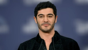 Актера Бурака Дениза задержали в рамках антинаркотического рейда Актера Бурака Дениза задержали в рамках антинаркотического рейда