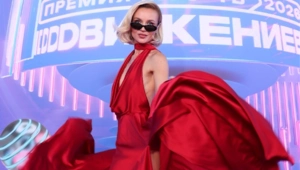 Полина Гагарина трогательно поблагодарила BEARWOLF за победу на «Премии МУЗ-ТВ 2026. Движение» Полина Гагарина трогательно поблагодарила BEARWOLF за победу на «Премии МУЗ-ТВ 2026. Движение»