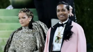 Обвиняемая в обстреле особняка Рианны и A$AP Rocky признана психически здоровой Обвиняемая в обстреле особняка Рианны и A$AP Rocky признана психически здоровой
