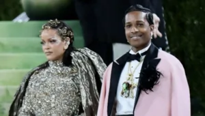 Обвиняемая в обстреле особняка Рианны и A$AP Rocky признана психически здоровой Обвиняемая в обстреле особняка Рианны и A$AP Rocky признана психически здоровой