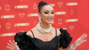 Ольга Бузова повторила романтичный снимок со Стасом Каримовым спустя 22 года