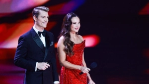 Жена Алексея Воробьева вышла на сцену в роскошных украшениях за 70 млн рублей Жена Алексея Воробьева вышла на сцену в роскошных украшениях за 70 млн рублей