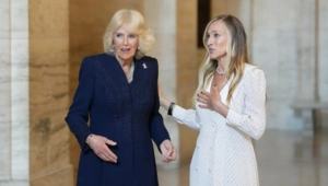 Королева Камилла обсудила вопросы грамотности с Сарой Джессикой Паркер и Анной Винтур на мероприятии в Нью‑Йорке