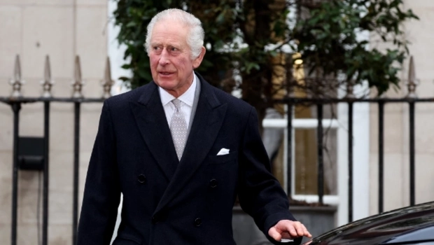 Карл III вышел в свет и открыл Лондонскую неделю моды в день ареста брата