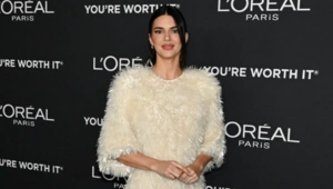 Кендалл Дженнер опровергла слухи о пластике