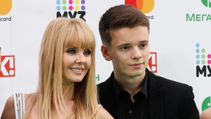 Сын Валерии сжег гору кроссовок, пошел босиком по снегу и вызвал жесткую критику