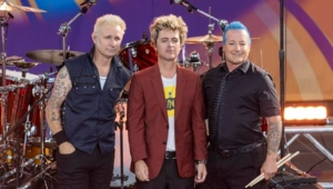 Рок-трио Green Day выступит на открытии «Супербоула — 2026»
