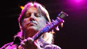 Юрий Лоза не хочет «как у Кадышевой»: певец отказался от вирусной раскрутки «Плота» Юрий Лоза не хочет «как у Кадышевой»: певец отказался от вирусной раскрутки «Плота»