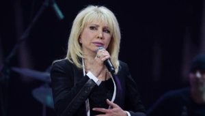 Ирина Аллегрова вышла в свет впервые за долгое время и исполнила новую песню