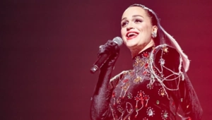 Певица Слава получила травму ноги после падения на сцене Певица Слава получила травму ноги после падения на сцене