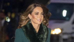 Кейт Миддлтон пришла на особый концерт в пальто изумрудного цвета