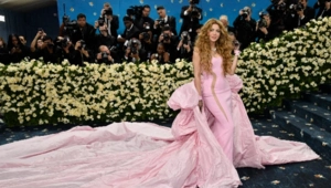 Деми Мур, Рианна и Памела Андерсон: главные наряды Met Gala 2025