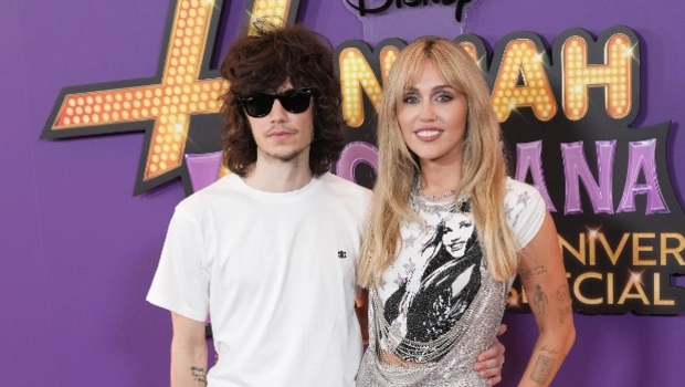 Майли Сайрус появилась на премьере «Ханны Монтаны 20» с семьей и бойфрендом