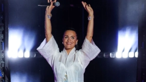 Певица Слава объявила о месячном отпуске после нервного срыва на сцене