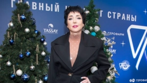 Лолита рассказала, как просила людей целовать ее лоб Лолита рассказала, как просила людей целовать ее лоб