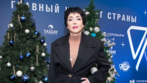 Лолита рассказала, как просила людей целовать ее лоб