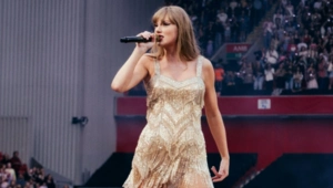 Тейлор Свифт выпустит два посвященных «The Eras Tour» проекта Тейлор Свифт выпустит два посвященных «The Eras Tour» проекта