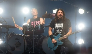 Участники Foo Fighters переименовали новый альбом из-за киномюзикла «Злая»