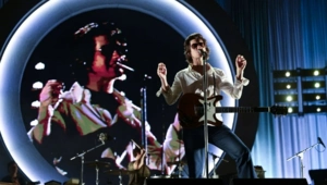 Arctic Monkeys выпустили новую песню для благотворительного проекта Arctic Monkeys выпустили новую песню для благотворительного проекта