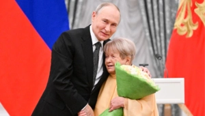 Владимир Путин трогательно поздравил Александру Пахмутову