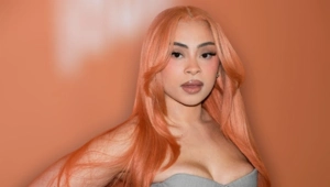 Ice Spice вызвала волну критики из-за откровенного наряда на премьере мультфильма о Губке Бобе