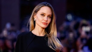 Финансовые трудности и разрыв с детьми: что стоит за желанным отъездом Анджелины Джоли из США