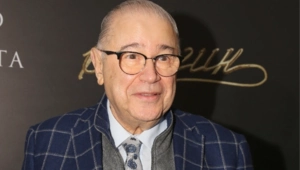 Евгений Петросян показал новый образ с дредами и татуировками Евгений Петросян показал новый образ с дредами и татуировками