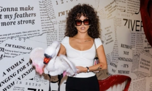 Zivert представила фильм-концерт «Где-то в Ретро»