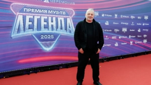 Фанатка решилась на безумный трюк ради автографа Вадима Самойлова