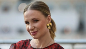 Валерия Гай Германика вышла в свет в откровенном наряде вместе с 18-летней дочерью