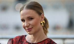 Валерия Гай Германика вышла в свет в откровенном наряде вместе с 18-летней дочерью