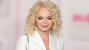 Лариса Долина улетела в ОАЭ: передача квартиры Полине Лурье может затянуться до конца января