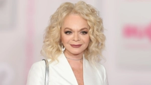 Лариса Долина улетела в ОАЭ: передача квартиры Полине Лурье может затянуться до конца января