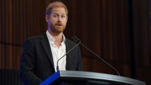 Принц Гарри объяснил, почему не хотел быть членом королевской семьи: «Это убило мою маму»