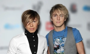 Соколовский и Бикбаев встретились в театре — «БиС» воссоединились ради исторических фото