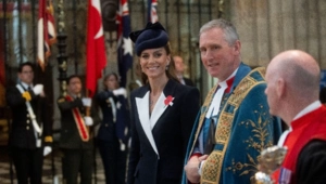 Кейт Миддлтон почтила память павших солдат в образе с серьгами принцессы Дианы