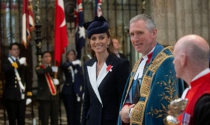 Кейт Миддлтон почтила память павших солдат в образе с серьгами принцессы Дианы