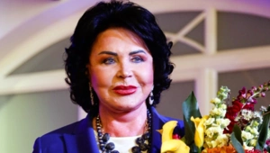 Надежда Бабкина получила травмы на концерте: «Еле отодрала от руки жакет»