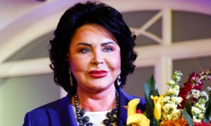 Надежда Бабкина получила травмы на концерте: «Еле отодрала от руки жакет»