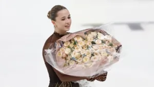 Камила Валиева расплакалась после падения на контрольных прокатах сборной России Камила Валиева расплакалась после падения на контрольных прокатах сборной России