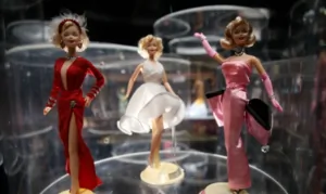 Компания Mattel почтила память Мэрилин Монро выпуском новой куклы Барби
