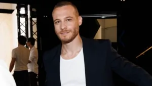 Звезда сериала «Постучись в мою дверь» Керем Бюрсин оказался в центре расследования Звезда сериала «Постучись в мою дверь» Керем Бюрсин оказался в центре расследования