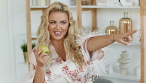 Анна Семенович сравнила стандарты красоты в шоу-бизнесе: сейчас все разные