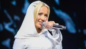 Клава Кока опровергла слухи о том, что «увела» Диму Масленникова у бывшей девушки Клава Кока опровергла слухи о том, что «увела» Диму Масленникова у бывшей девушки