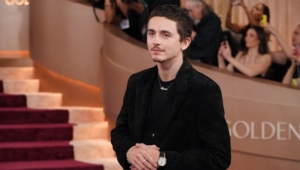 Вокруг фильма с Тимоти Шаламе разгорелся скандал: семья героя картины «Марти Великолепный» унижена Вокруг фильма с Тимоти Шаламе разгорелся скандал: семья героя картины «Марти Великолепный» унижена