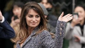 49-летняя Пенелопа Крус произвела фурор в прозрачном платье в Нью-Йорке 49-летняя Пенелопа Крус произвела фурор в прозрачном платье в Нью-Йорке