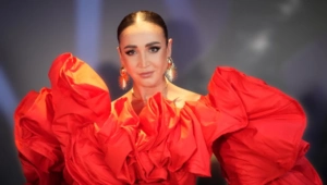 Ольга Бузова похвасталась огромным букетом и романтическим ужином